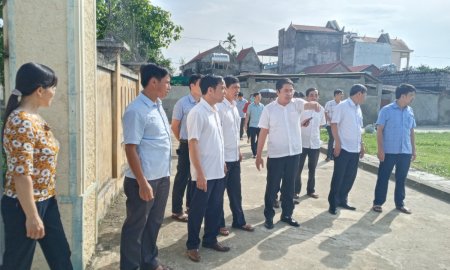 Ban chỉ đạo xây dựng NTM huyện Yên Định kiểm tra tiến độ xây dựng nông thôn mới nâng cao  tại xã Định Bình