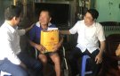 Lãnh đạo huyện Yên Định và lãnh đạo xã Định Bình thăm hỏi, tặng quà cho các đối tượng người có công, nhân dịp kỉ niệm 75 nhăm ngày Thương binh liệt sỹ