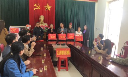 Công tác thăm hỏi tặng quà đối tượng chính sách tại xã Định Bình, nhân dịp tết Nguyên Đán Quý Mão 2023