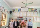 Đại diện lãnh đạo xã Định Bình đến thăm và chúc mừng ngày thầy thuốc Việt Nam (27/2/1955 - 27/2/2023) trạm y tế xã nhà