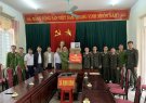 Lực lượng an ninh Công an xã Định Bình nhận quà động viên từ khối An ninh Công an tỉnh Thanh Hoá